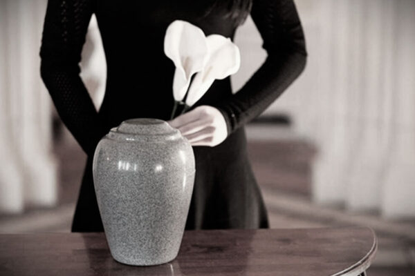 Можно ли хранить прах дома: правила, советы и юридические ограничения