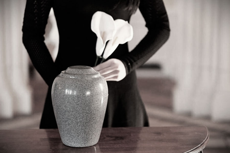 Можно ли хранить прах дома: правила, советы и юридические ограничения