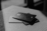 Как поступить с банковскими счетами и картами умершего человека